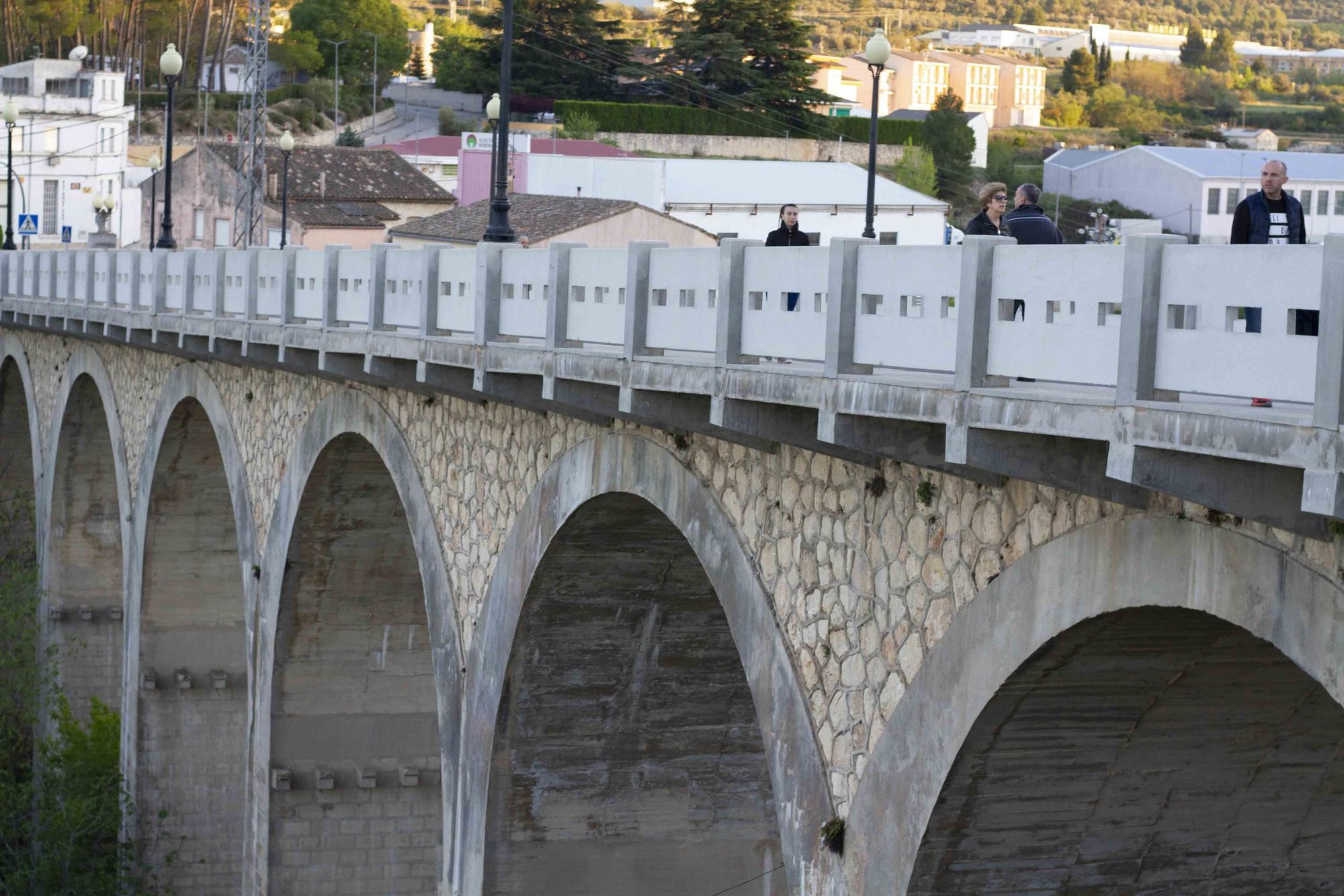 Puente de entrada a la población de la Vall d'Albaida.