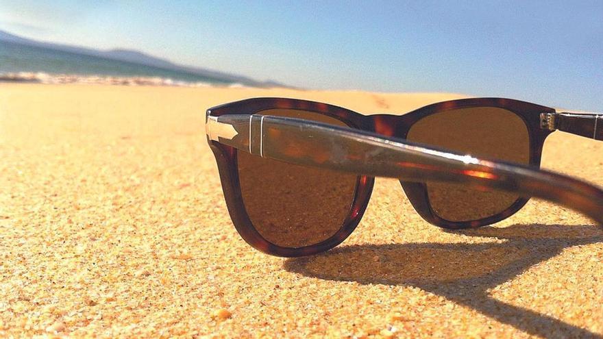 Expertos alertan sobre los peligros del uso de gafas de sol no homologadas