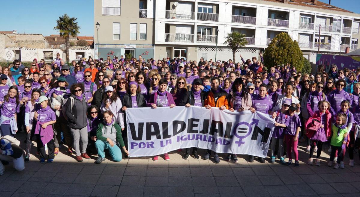 Más de 360 personas participaron en la marcha por la igualdad organizada por la comarca en La Muela.  |
