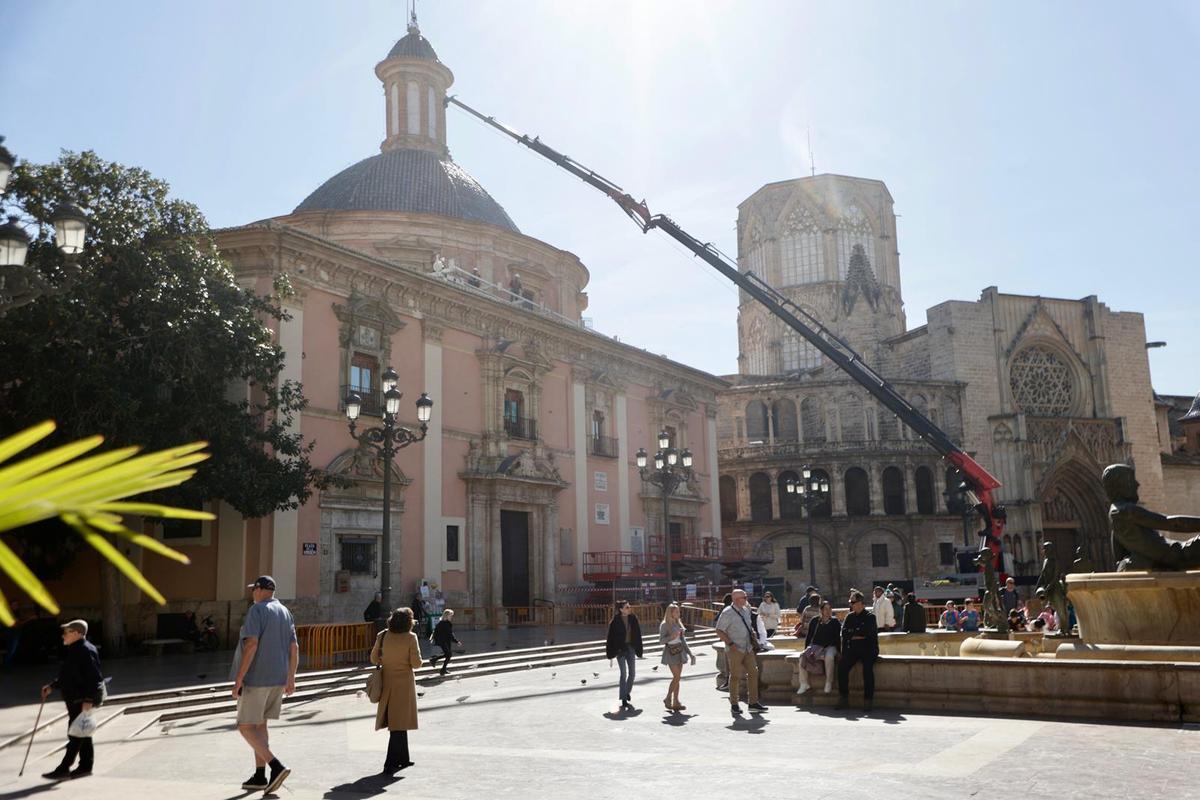 Desmuntatge del tendal de la Basílica