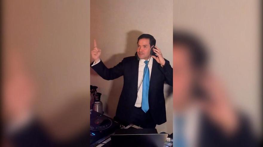 Marco Rubio sorprende haciendo de DJ en una boda