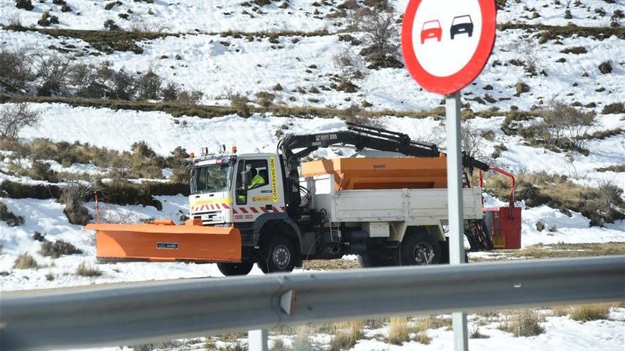 Fomento incrementa hasta 139 las quitanieves en Aragón este invierno