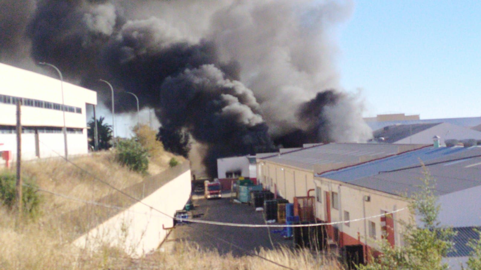 Incendio en una turronera de Xixona