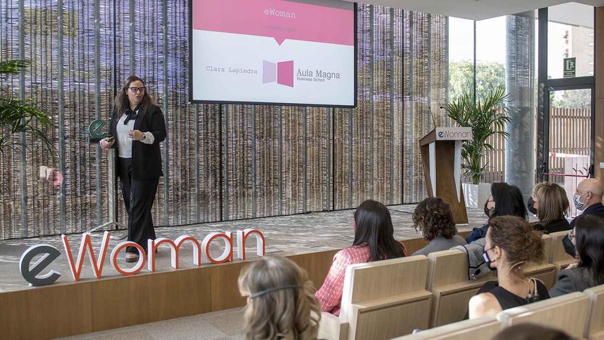 Clara Lapiedra, CEO de Aula Magna Business School, en eWoman de El Periódico