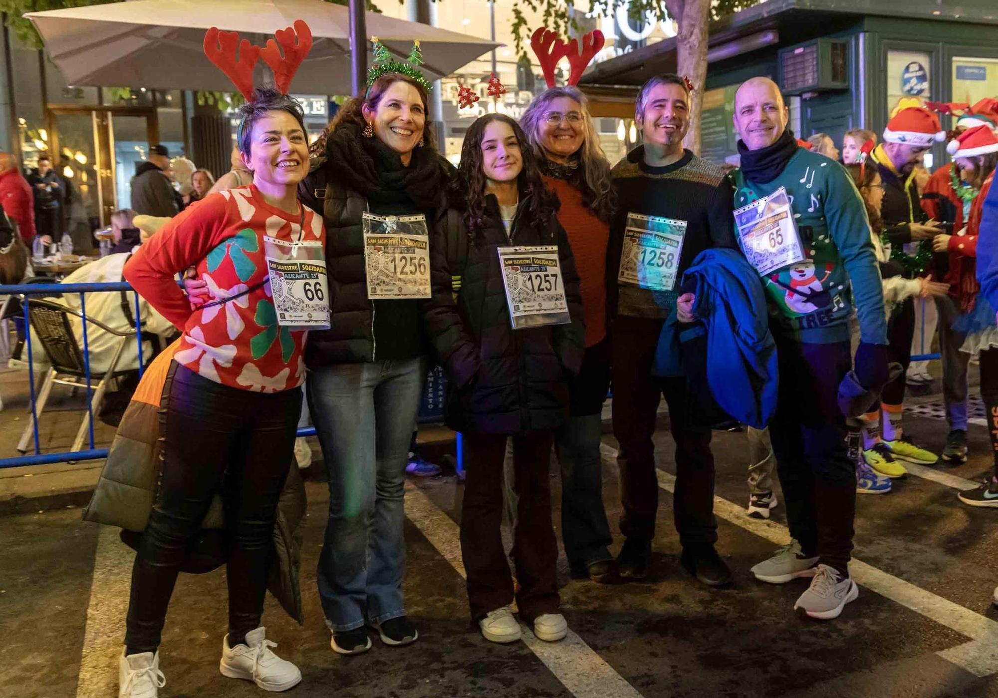 La San Silvestre de Alicante llena de colorido la ciudad