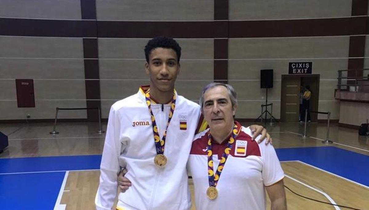 Pablo Tamba y Miguel Ángel Aguayo, tras ganar el Europeo sub 16 en 2019.