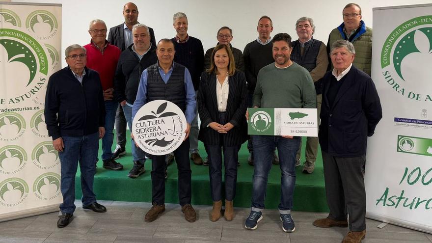 Un cosechero y un llagarero se unen para gestionar la protección a la sidra: &quot;Hay que promocionar nuestra bebida&quot;