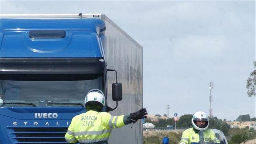 Detenido un camionero en Córdoba que sextuplicaba la tasa de alcohol permitida