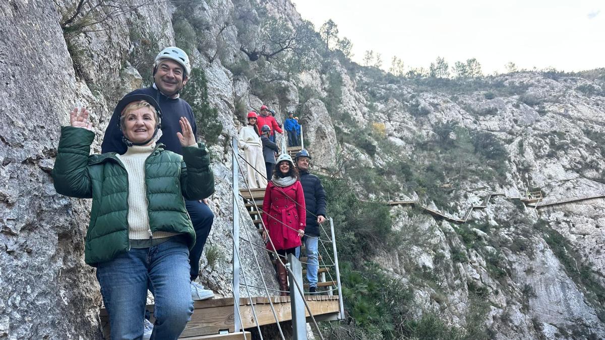 Nuevo tramo de 20 metros en la pasarela del pantano de Relleu