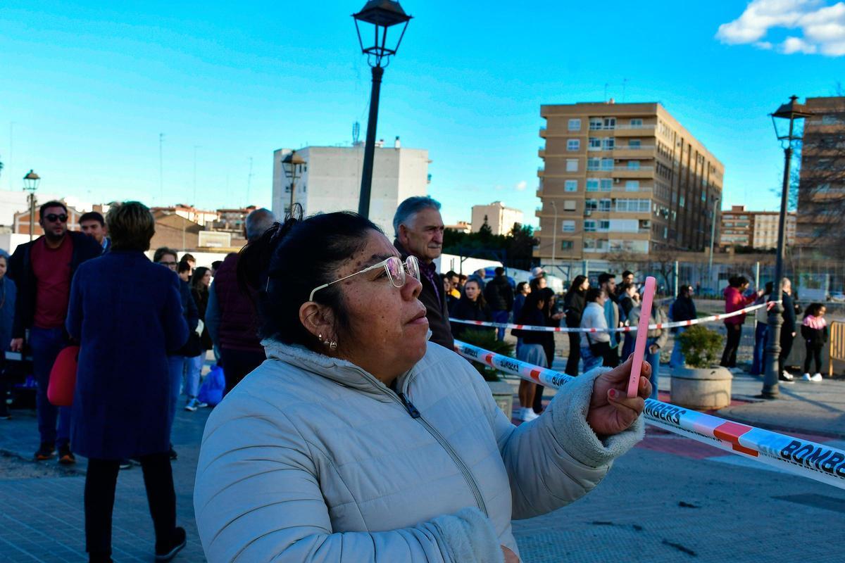 El edificio de Valencia reune vecinos y curiosos