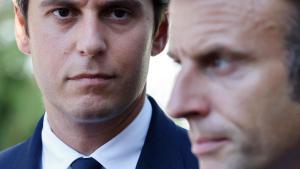 El nuevo primer ministro francés, Gabriel Attal, y el presidente Emmanuel Macron, en una imagen de archivo.