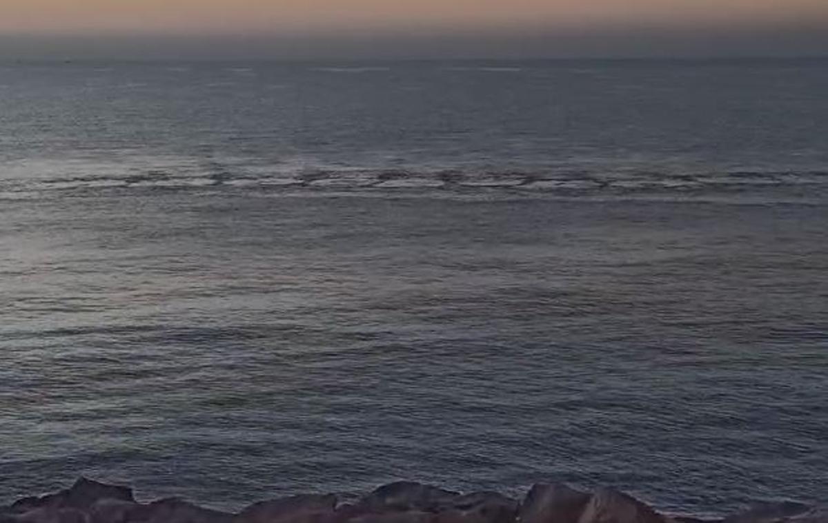 El borboteo junto al dique de Levante, en una imagen de este lunes 5 de febrero de 2024