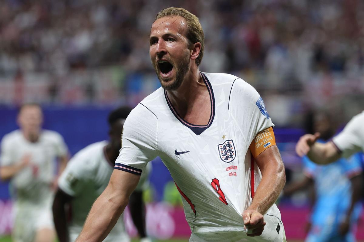 Harry Kane celebra el segundo de sus goles contra RD Congo.