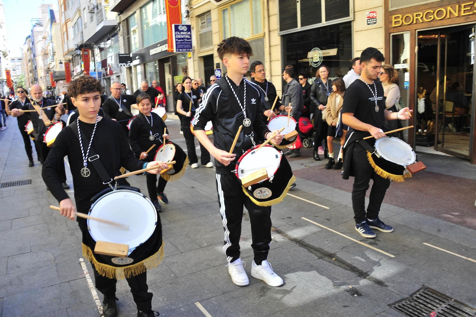 Tamborrada de semana santa en la plaza de Baix