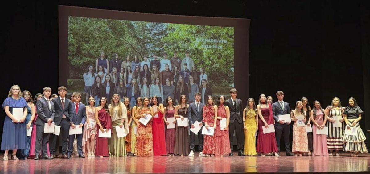 El alumnado de Bachillerato despide una etapa con actos de graduación | FDV