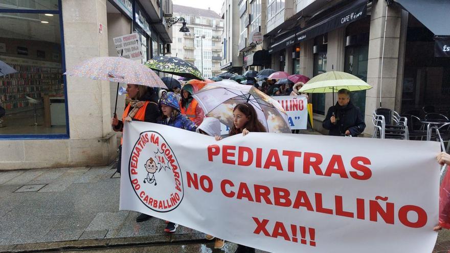 Una de las movilizaciones celebradas en O Carballiño en demanda de pediatras. |   // FDV