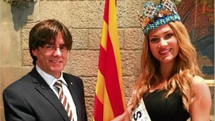 Puigdemont rep la Miss Món Mireia Lalaguna