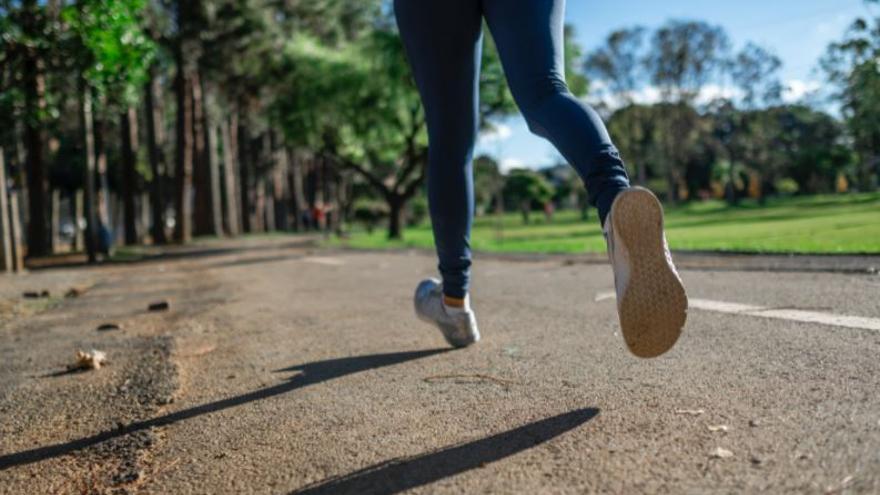 Andar rápido tiene beneficios para el organismo: descubre cuántos pasos hacen falta para estar en forma