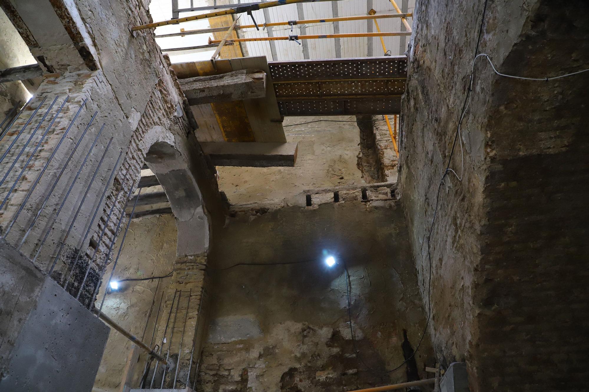 Hallados restos arqueológicos de gran valor histórico en una vivienda de la calle Capitulares