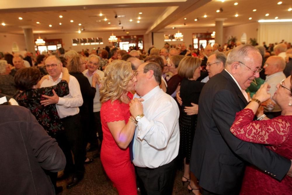 Almuerzo y baile por el Día de los Enamorados en el Club de Mayores de Cartagena