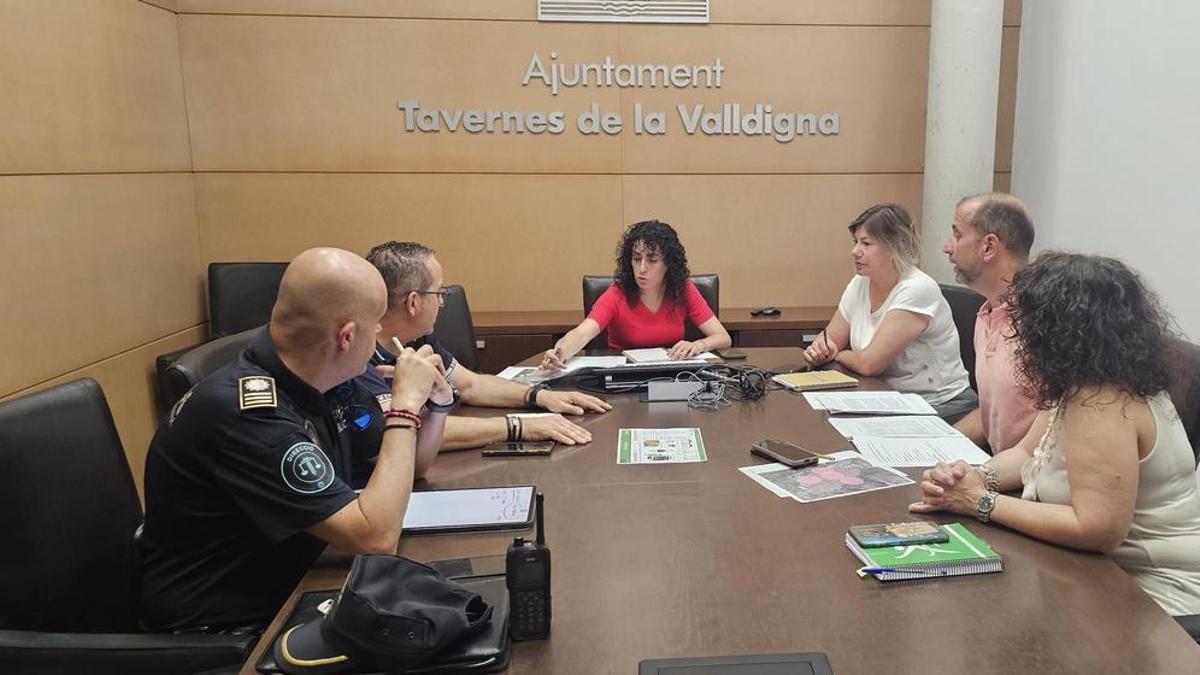 Reunión pra abordar los detalles de los sistemas de aviso.