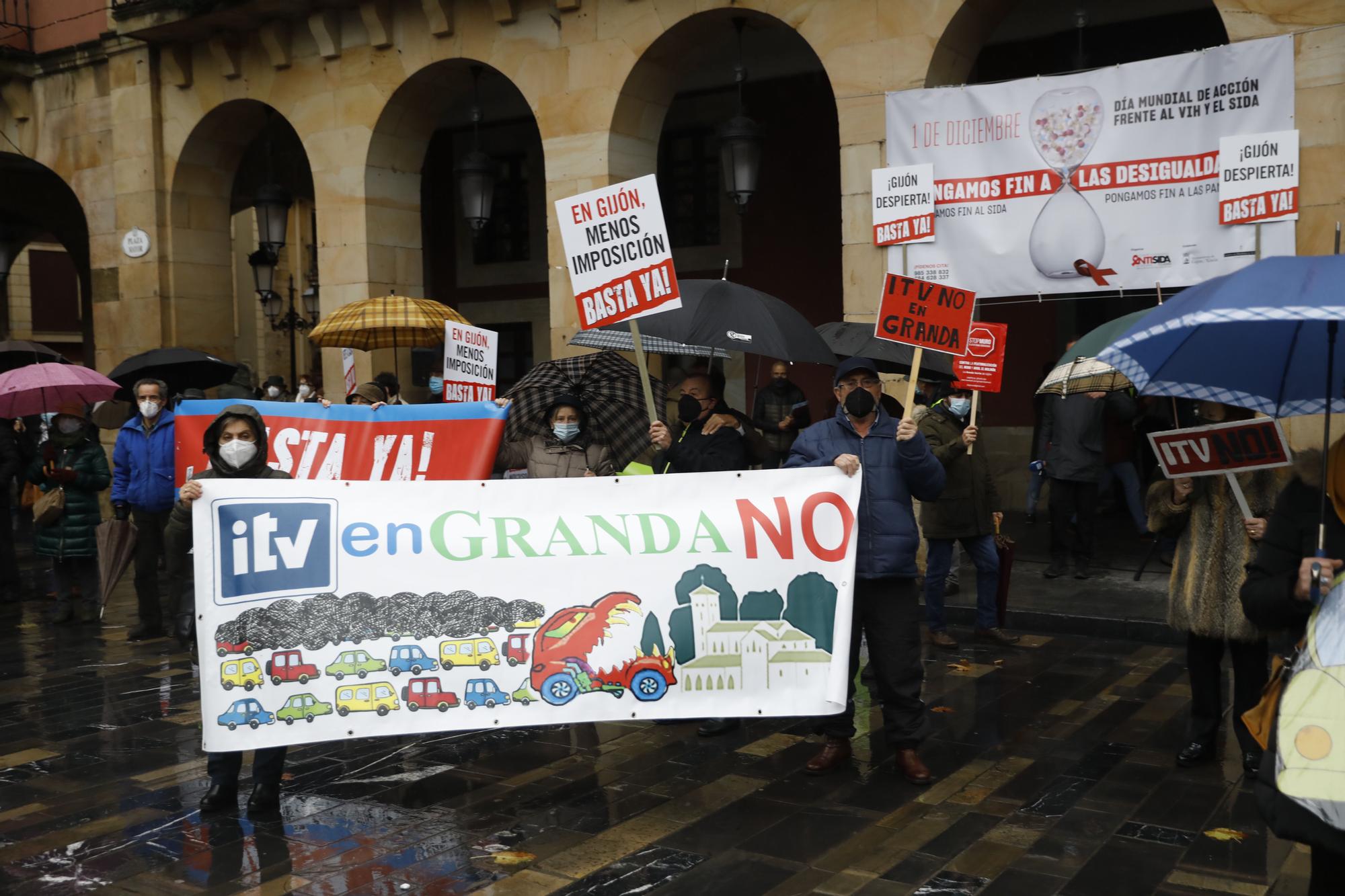 En imágenes: así fue la manifestación de ocho colectivos en la Plaza Mayor de Gijón