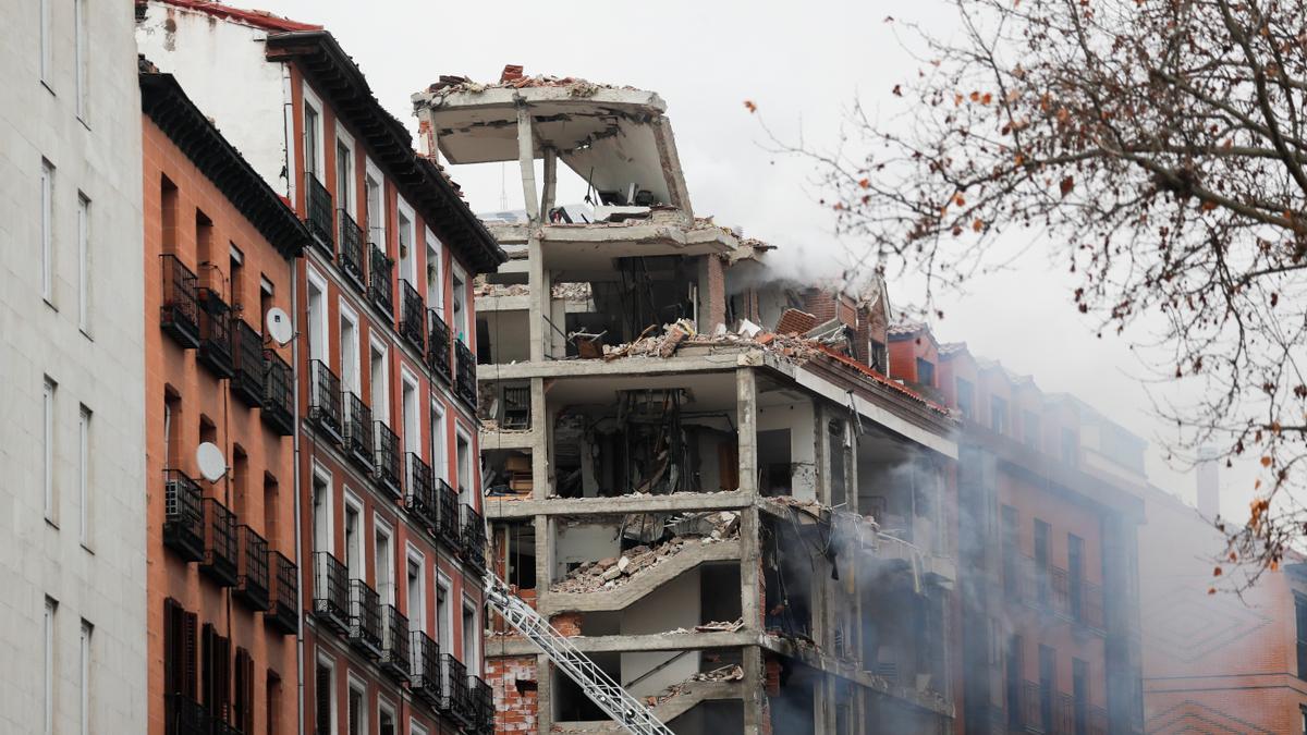 La explosión de un edificio en la calle Toledo de Madrid, en imágenes