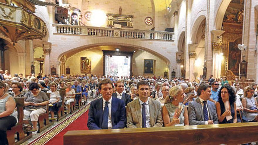 El alcalde asiste a la misa solemne en honor a la Mare de Déu de la Salut