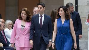 (I-D) La consejera de Sanidad de la Comunidad de Madrid, Fátima Matute; el consejero de Educación y Universidades, Emilio Viciana, y la presidenta de la Comunidad de Madrid, Isabel Díaz Ayuso, a su llegada a la presentación del nuevo proyecto Ciudad de la Salud de la Comunidad de Madrid, en la Real Casa de Correos, a 18 de junio de 2024, en Madrid (España). Este proyecto albergará las futuras instalaciones del Hospital público Universitario La Paz y la Facultad de Medicina de la Universidad Autónoma de Madrid. Durante el encuentro, la presidenta del Ejecutivo firmará  junto a la rectora de esta universidad, Amaya Mendikoetxea, el protocolo de colaboración para su puesta en marcha. 18 JUNIO 2024;MADRID;AYUDO;PROYECTO CIUDAD DE LA SALUD DE LA COMUNIDAD DE MADRID Alberto Ortega / Europa Press 18/06/2024 / EMILIO VICIANA;FÁTIMA MATUTE;ISABEL DIAZ-AYUSO;Alberto Ortega;category_code_new;