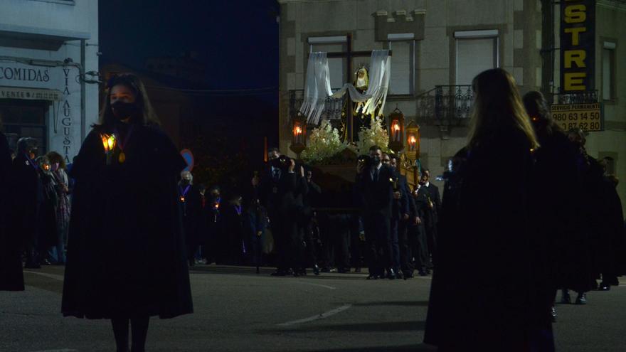 La luz se abre paso entre tinieblas