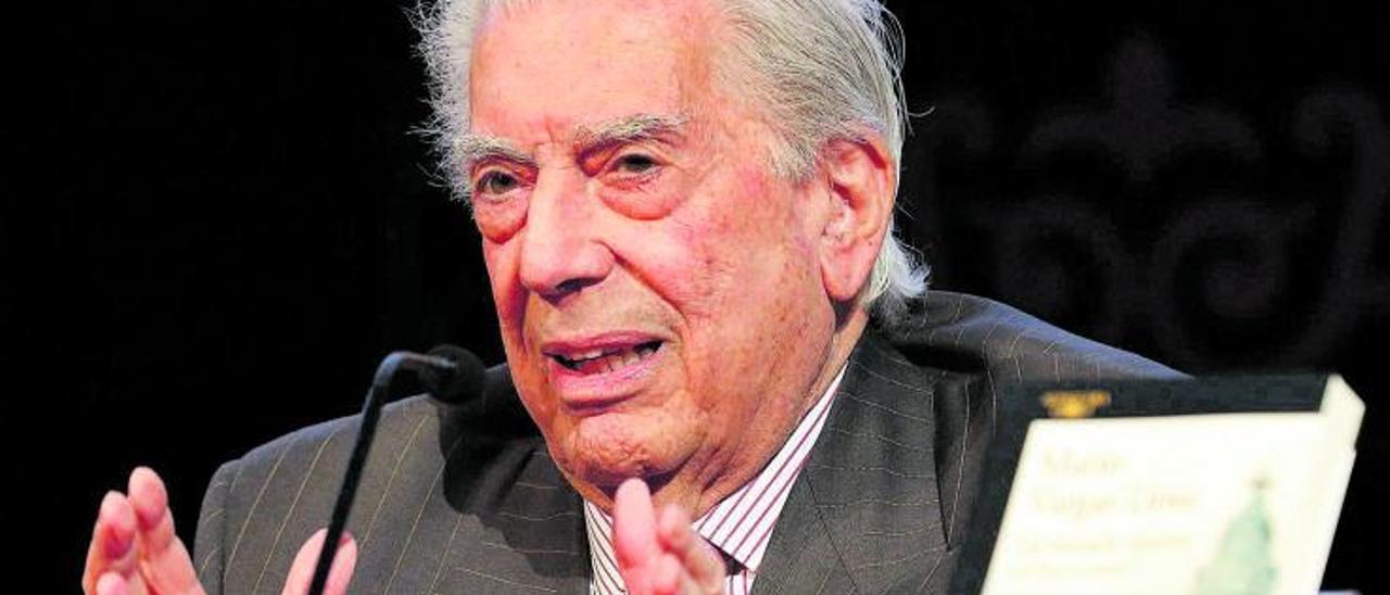 El escritor Mario Vargas Llosa durante la presentación de su libro ‘La mirada quieta (de Pérez Galdós)’. | | EP