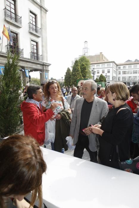 Oviedo celebra el día grande de San Mateo con 7.000 bollos preñaos