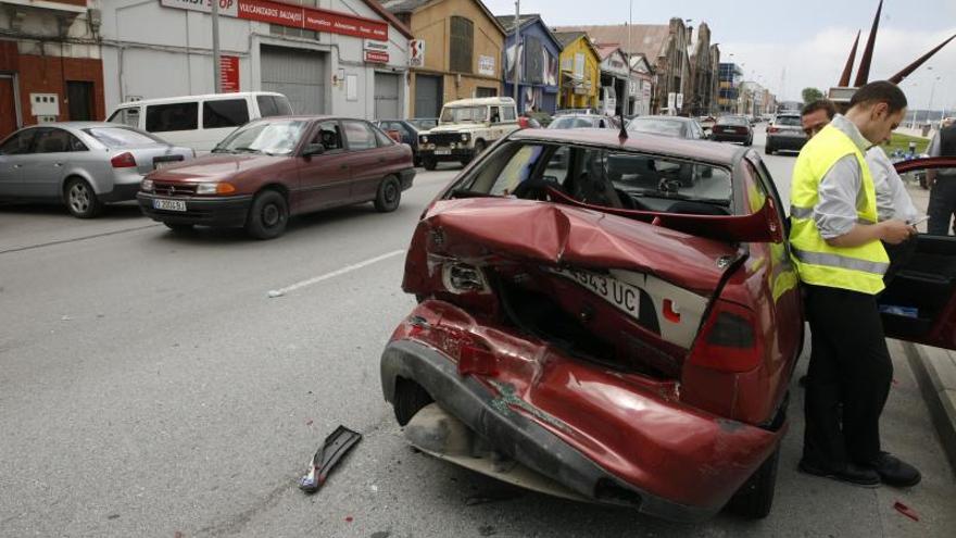 La arteria de la ría y Emile Robin lideran la lista negra de los accidentes de tráfico en Avilés