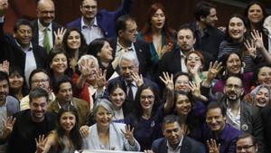 La Cámara de Diputados celebra la votación del proyecto de 40 horas laborales, en el Congreso Nacional, Valparaíso (Chile).