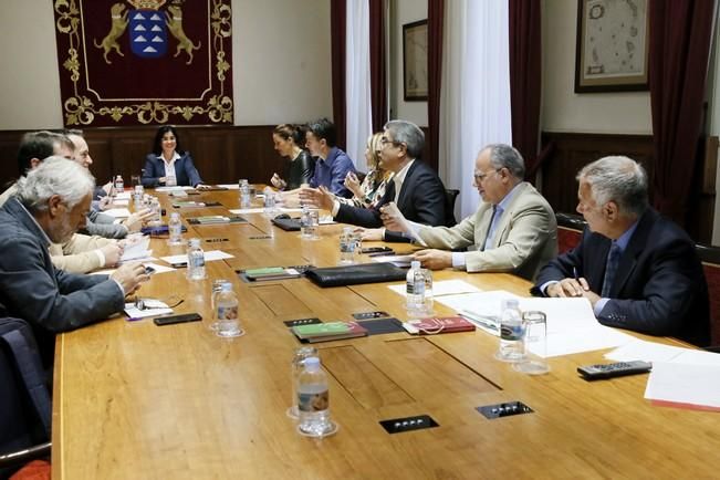 Delia Padrón Reunión de la Mesa y Junta de Portavoces del Parlamento de Canarias para abordar una posible moción de censura a Clavijo