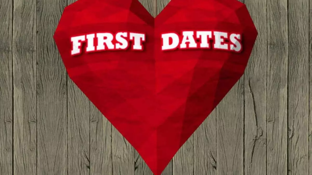 La doble metedura de pata de un comensal de 'First Dates' al conocer la edad de su pareja