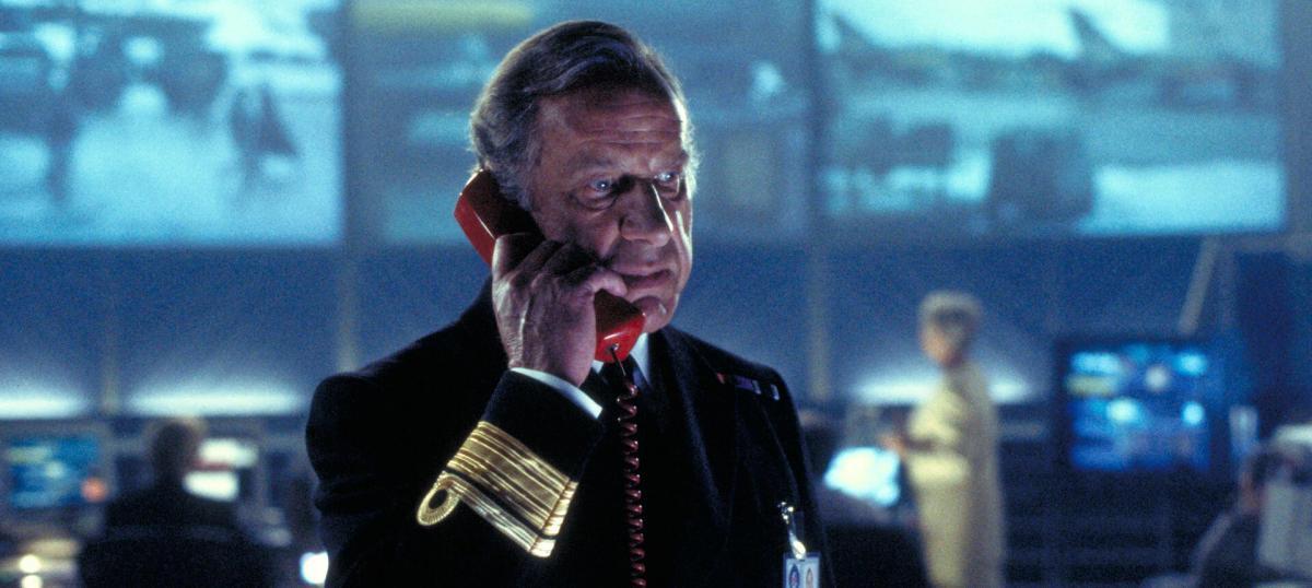 Geoffrey Palmer en 'El mañana nunca muere'.