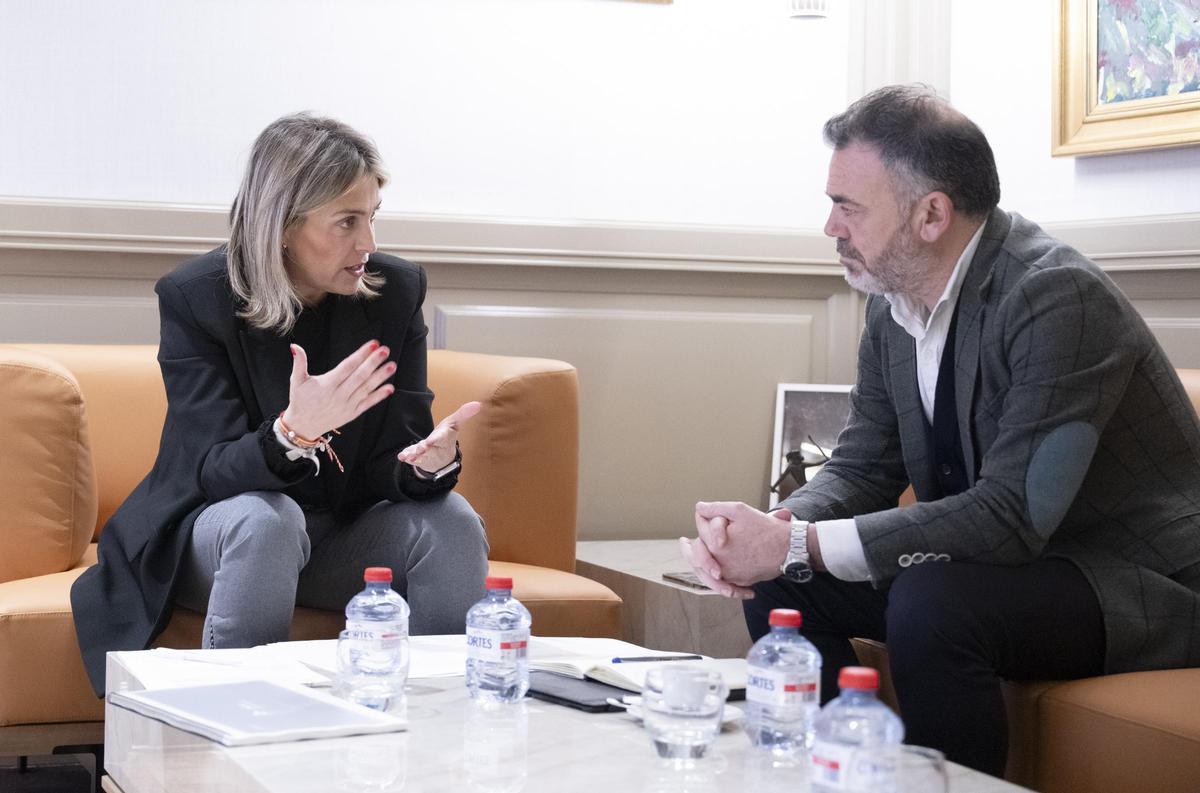 La presidenta de la Diputación, Marta Barrachina, con el vicepresidente segundo y conseller de Presidencia, José Luis Díez Climent