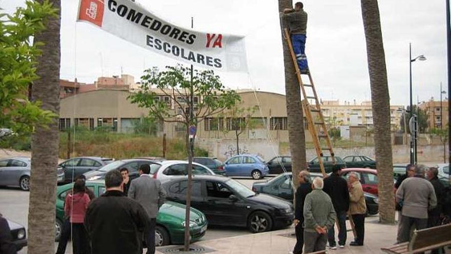 El PSOE reivindica comedores escolares.