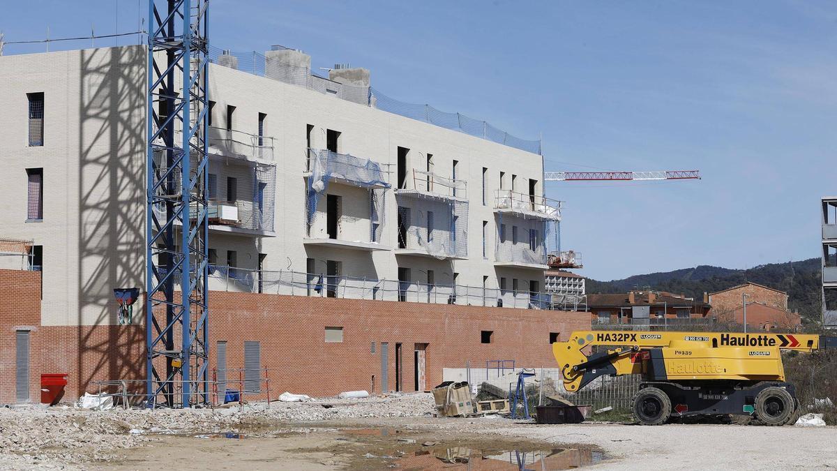 Pisos de protecció oficial que es construeixen al barri de Domeny a Girona.