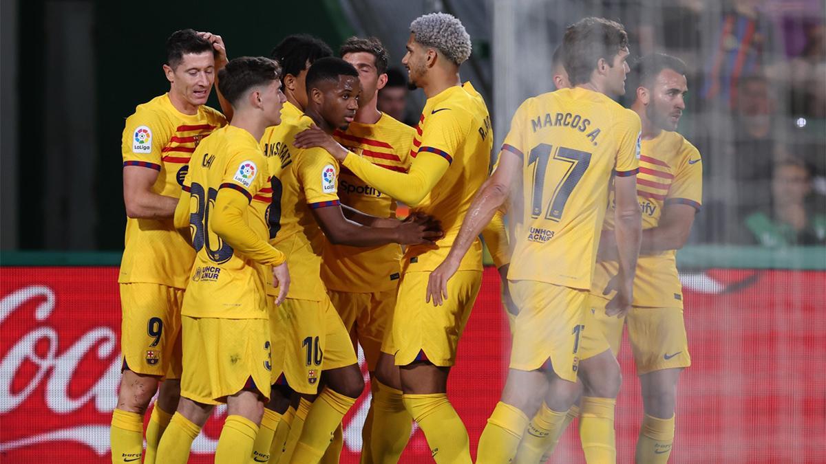 El Barça celebra el gol de Lewandowski ante el Elche