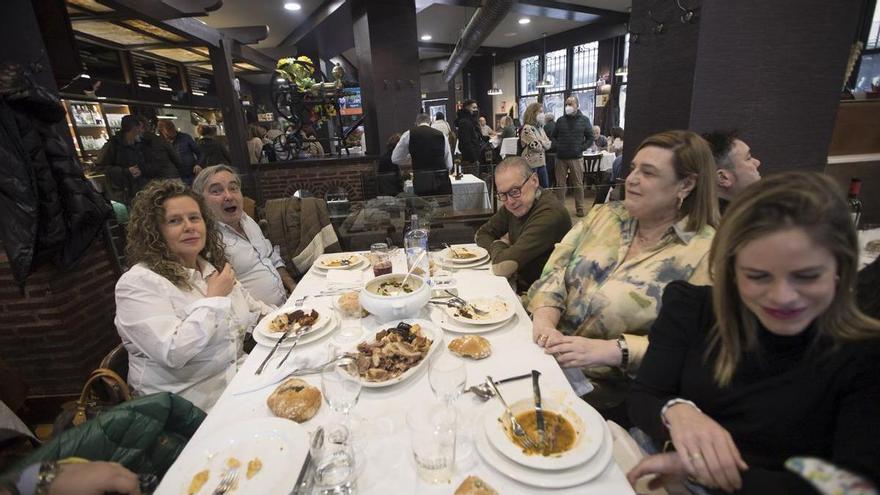 Menú de Antroxu multitudinario en Oviedo