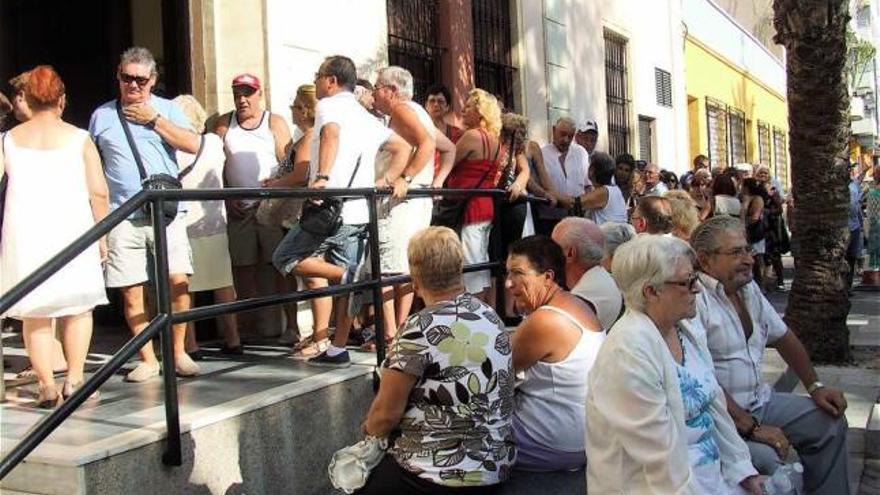 Colas para sacar la Tarjeta Ciudadano