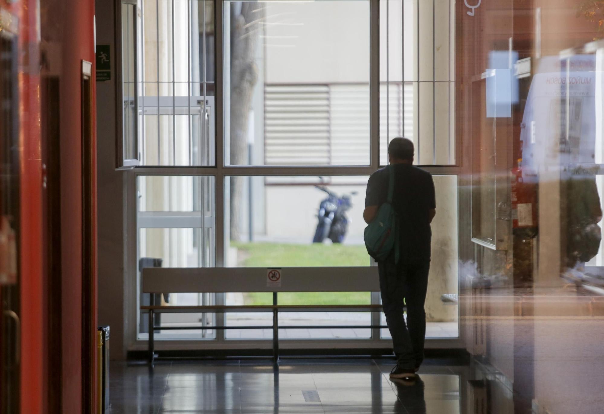 Los estudiantes de la UPV vuelven al campus de Vera tras el brote en el Galileo