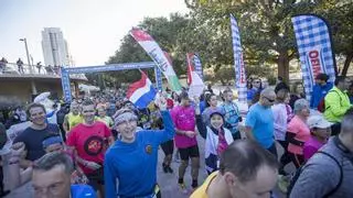 La fiesta del Maratón Valencia llena la ciudad del running un día antes de la gran cita