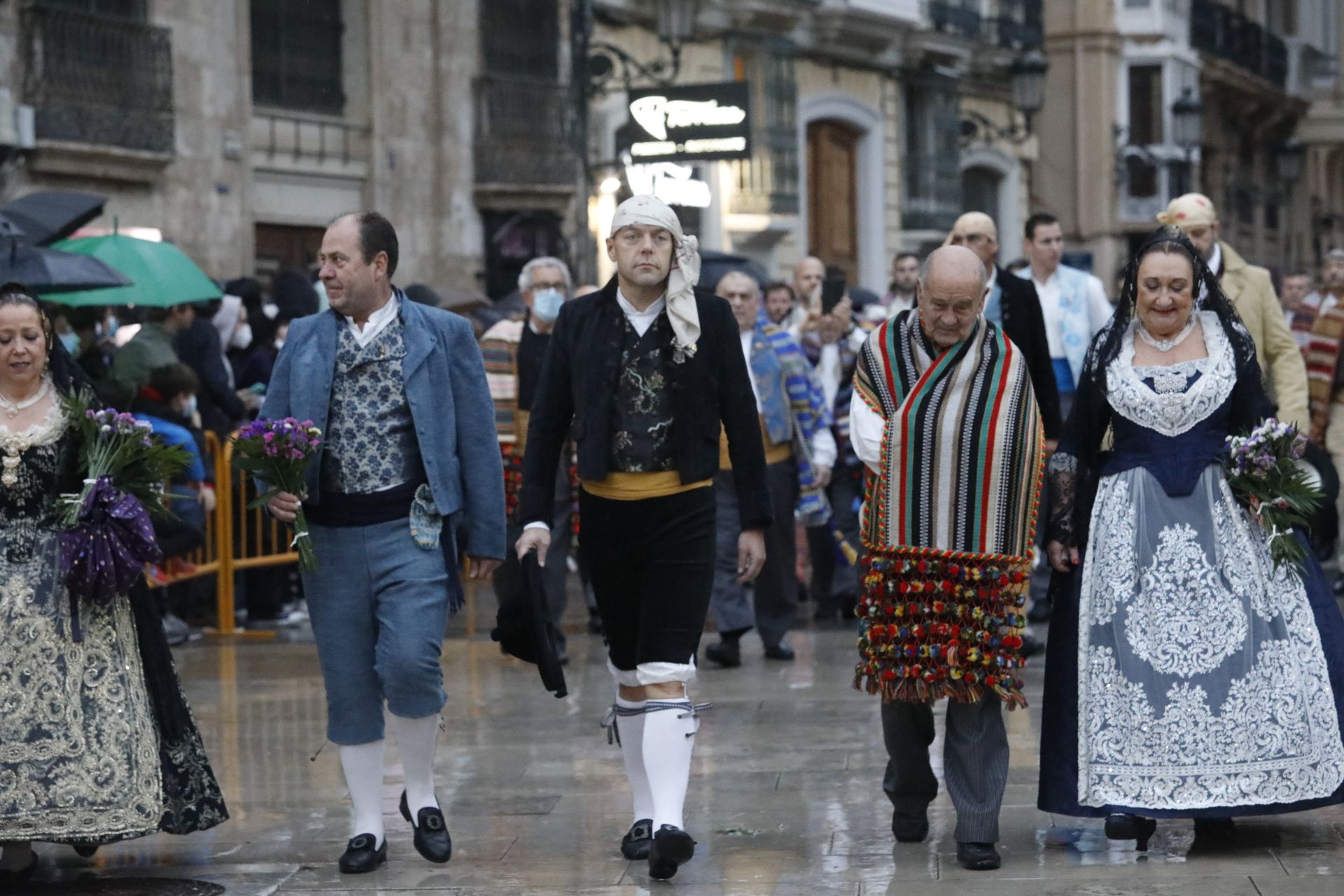 Búscate en el primer día de ofrenda por la calle Quart (entre las 18:00 a las 19:00 horas)