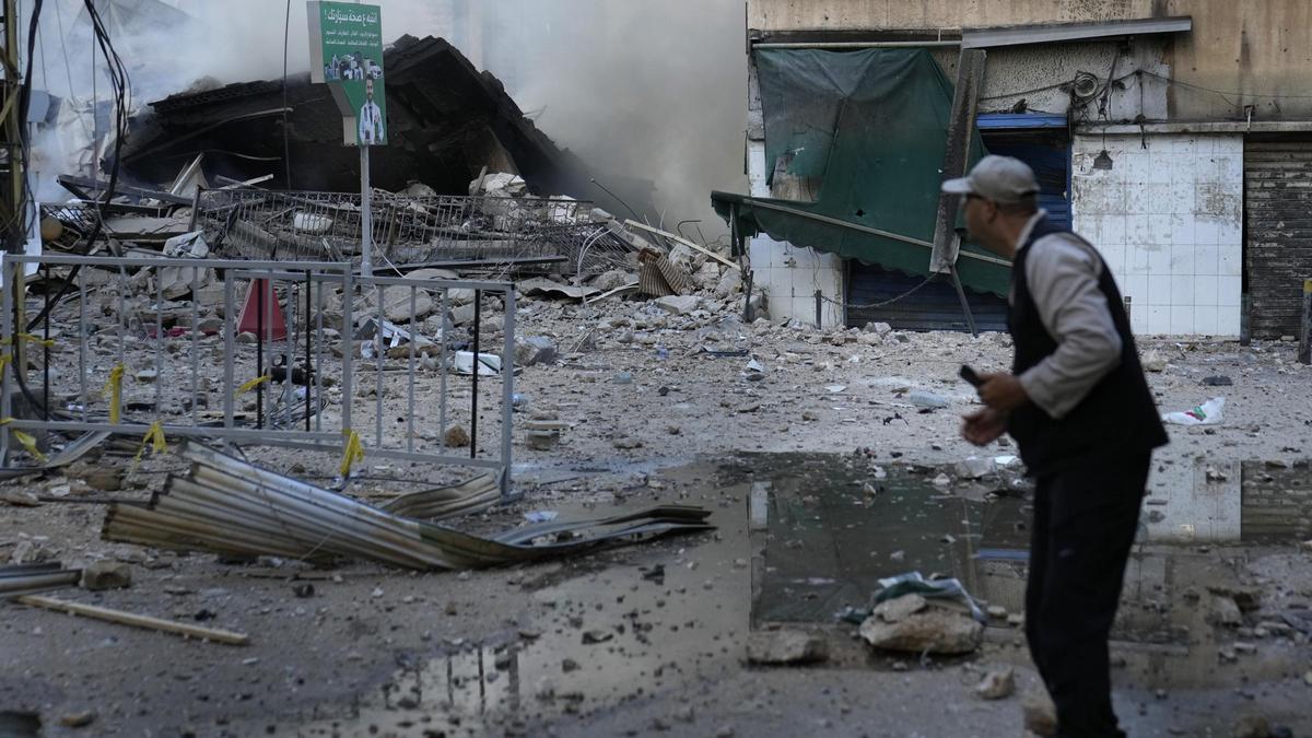 Un edificio destruido en Beirut tras un bombardelo de Israel.