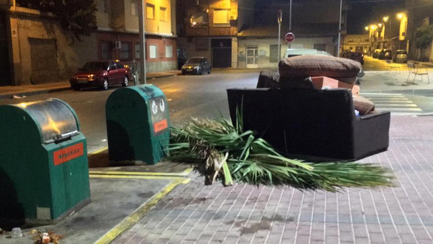 Basureros con escolta policial en Espinardo para evitar agresiones