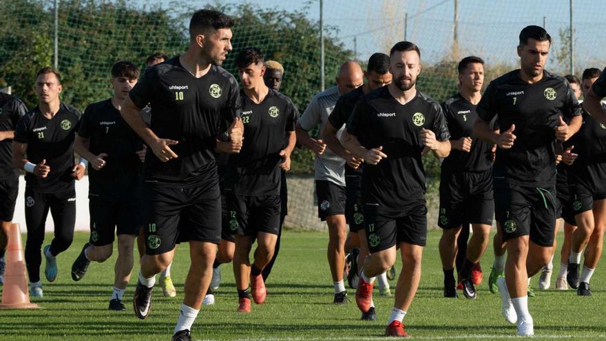 Los jugadores del Zamora CF, en un entrenamiento en el anexo. | J. L. F.