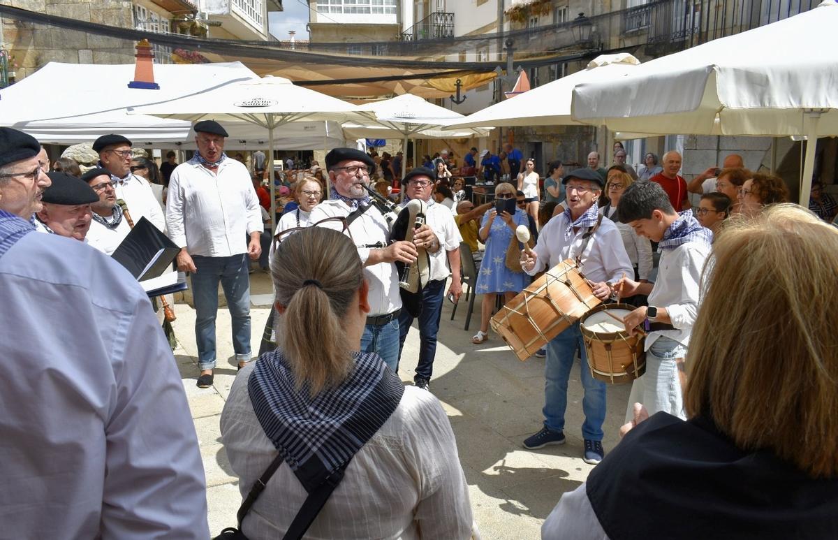 A música animou o acto inaugural de 'Muros mira ao mar'.